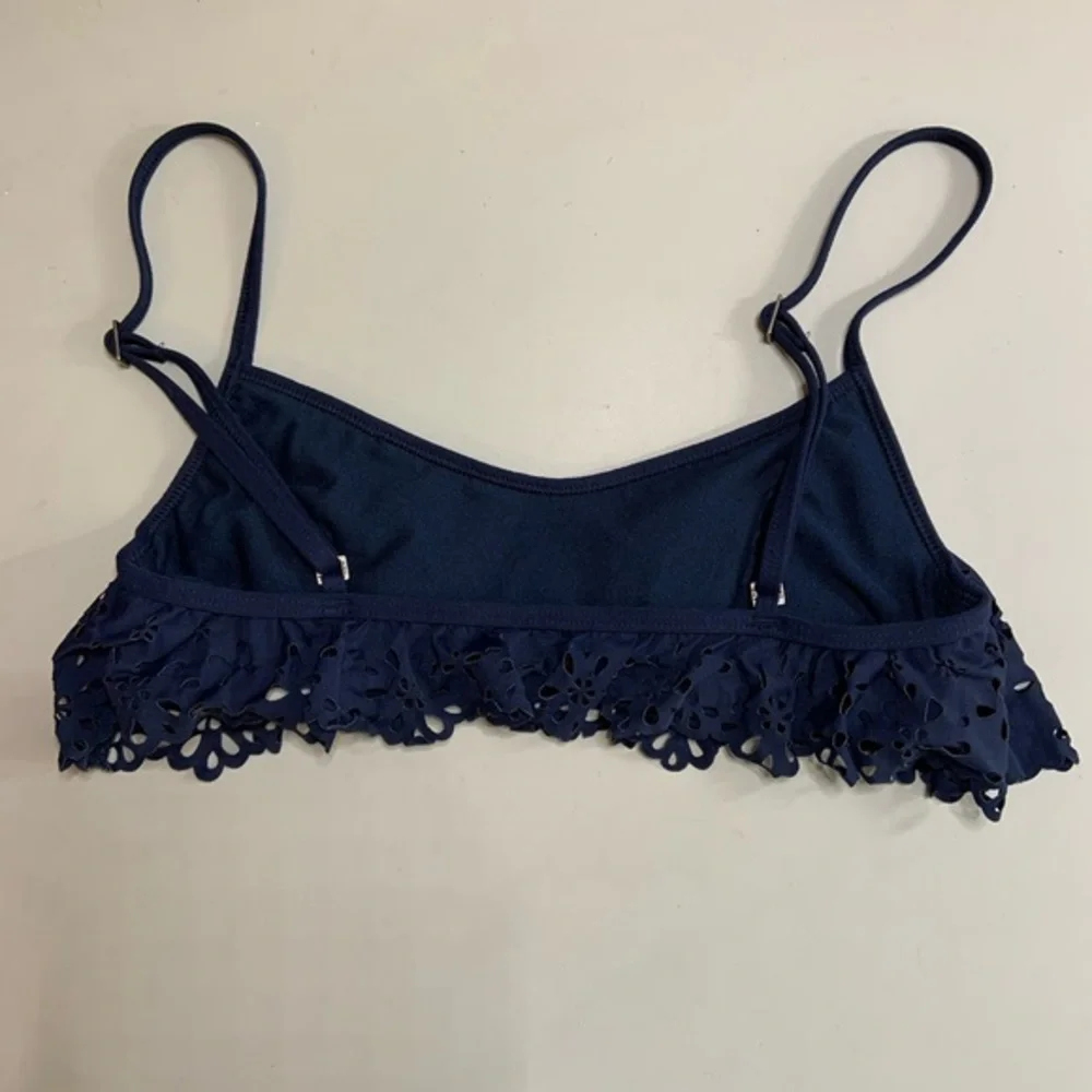 Abercrombie & Fitch laser cut ruffle bikin… - Picture 3 of 9
